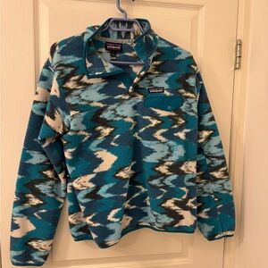 Patagonia synchilla Blue and Black Patterned Fleece Pullover